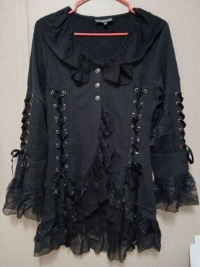 The Pyramid Collection Black Top with Subtle Rib Texture